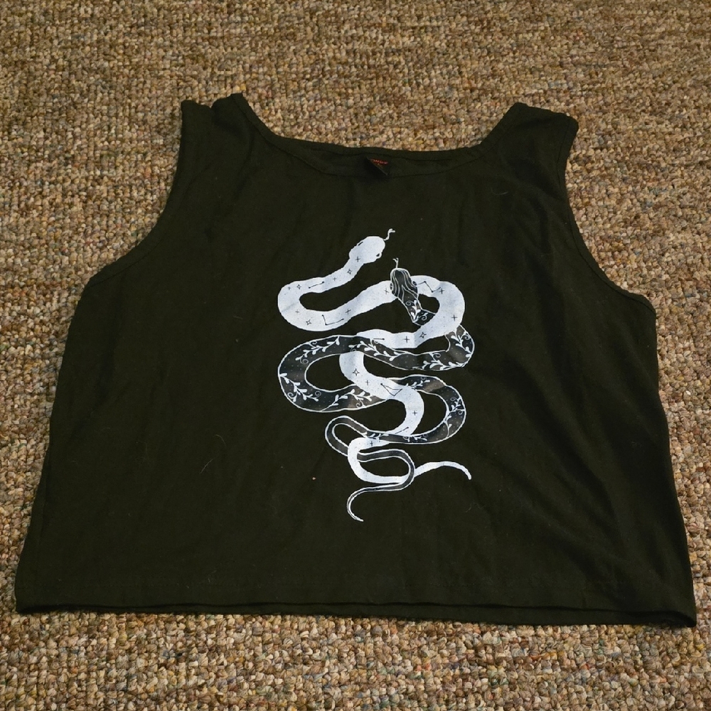 ROMWE Black Crop Top with White Graphic